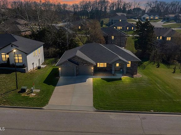 2nd image of 1322 Summerfield Dr