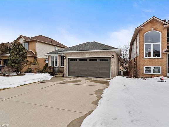 3rd image of 51 Redtail Cres