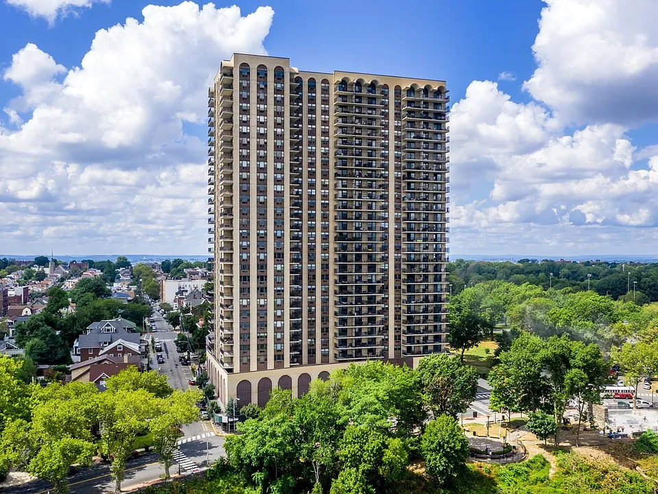 7855 Boulevard East #27H