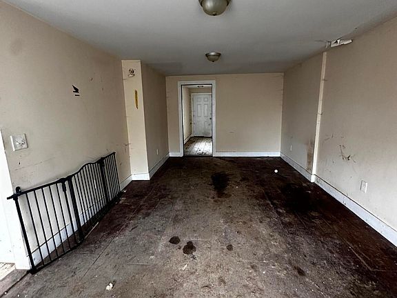 4th image of 111 Jordanville Road