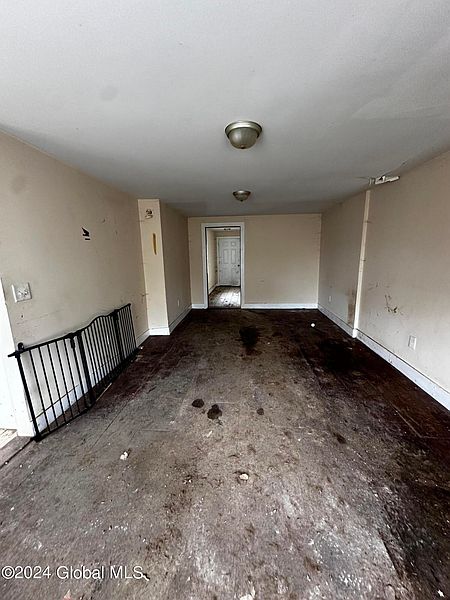 4th image of 111 Jordanville Road