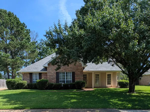 352 S Place Dr, Madison, MS 39110
