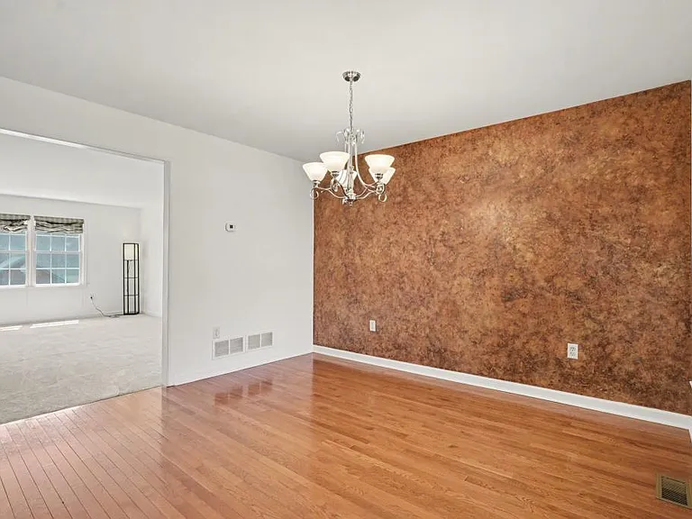 5050 Mendenhall Dr — Photo 6