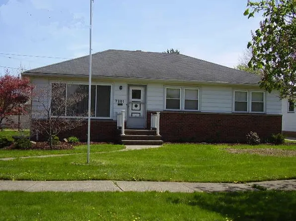 7281 Oakwood Rd, Parma, OH 44130