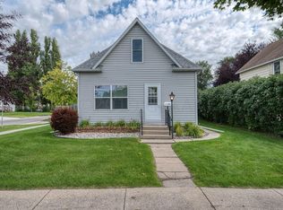 730 N 7th St, Grand Forks, ND 58203