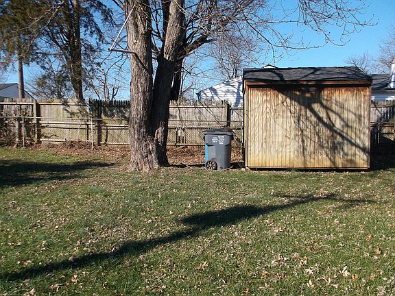 3rd image of 470 Moss Dr
