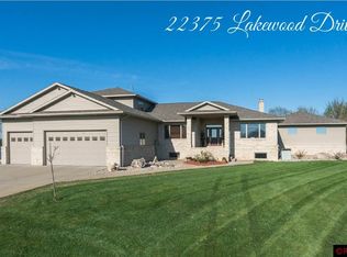 22375 Lakewood Dr, Madison Lake, MN 56063
