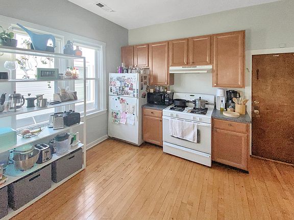 5th image of 2137 N Maplewood Ave Unit 2R