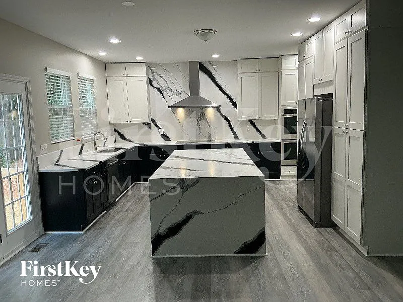5 bed, 3.0 bath, 3420 sqft, $2,635 — Photo 4