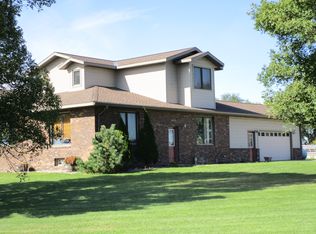 27615 511th Ave, Winthrop, MN 55396