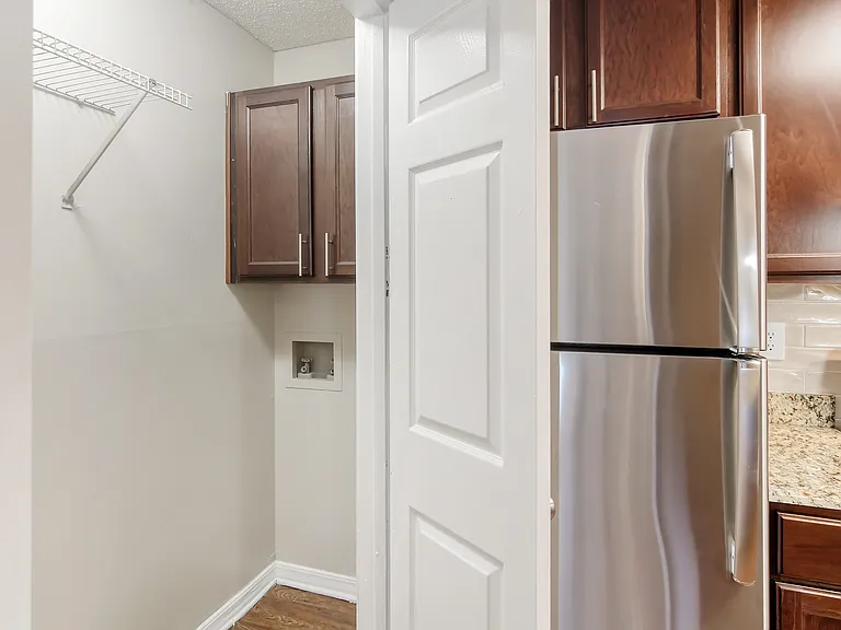 Lakeshore Pointe Apartment Homes — Photo 17