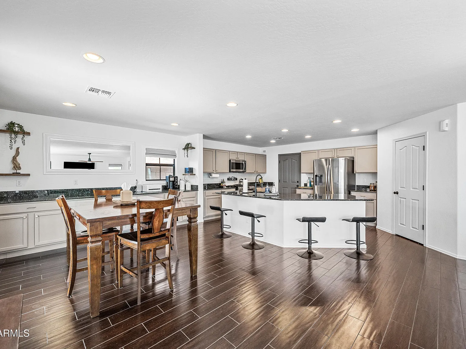 3 bed, 2.5 bath, 2499 sqft, $4,195 — Photo 3