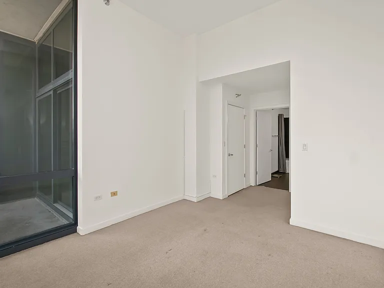 235 W Van Buren St #4616 — Photo 17