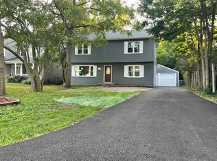 3S284 Patterman Rd, Warrenville, IL 60555