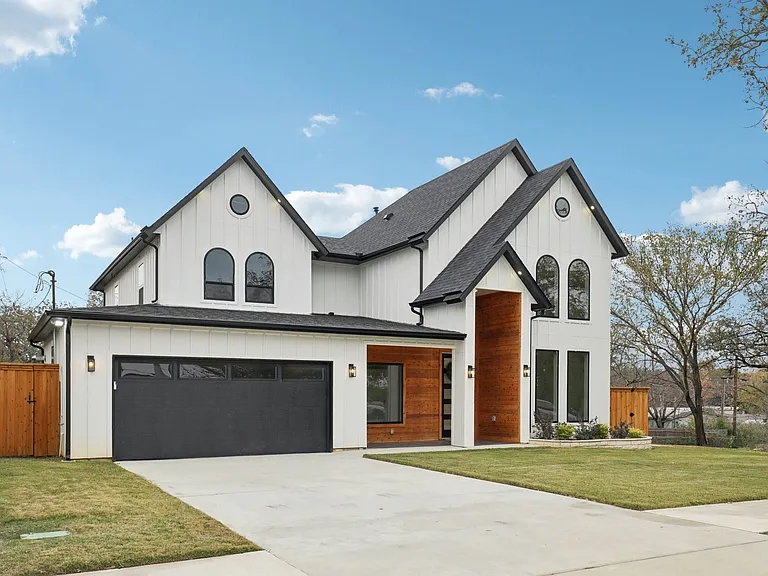 1713 Highland Dr W — Photo 1