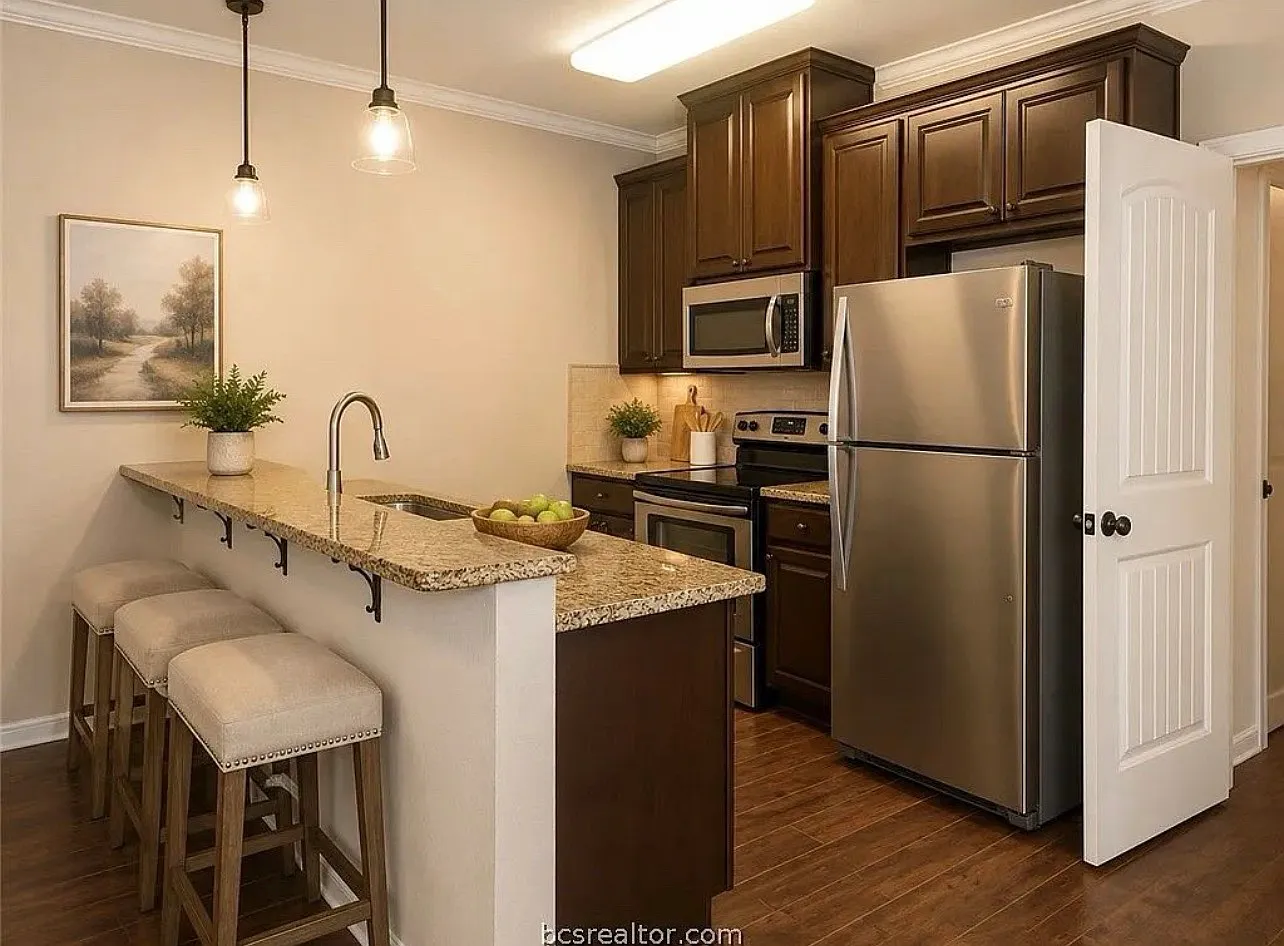 405A Ash St E — Photo 2