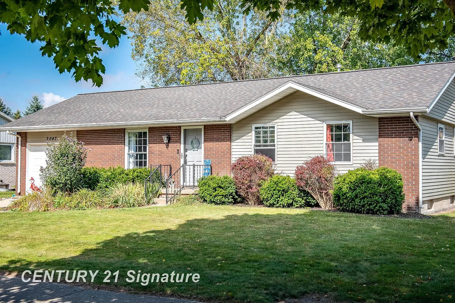 3047 Coventry Dr photo 1