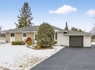 15 Savage Dr, Ottawa, ON K2S 1B9