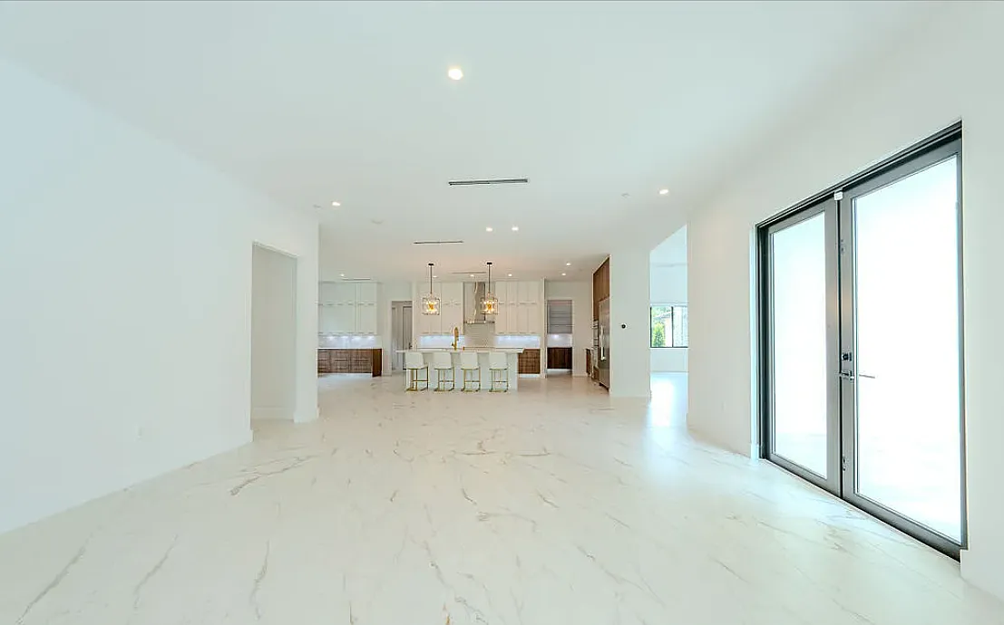 6 bed, 6304 sqft, $22,000 — Photo 4
