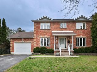 690 Lambshead Dr, Burlington, ON L7S 2J5