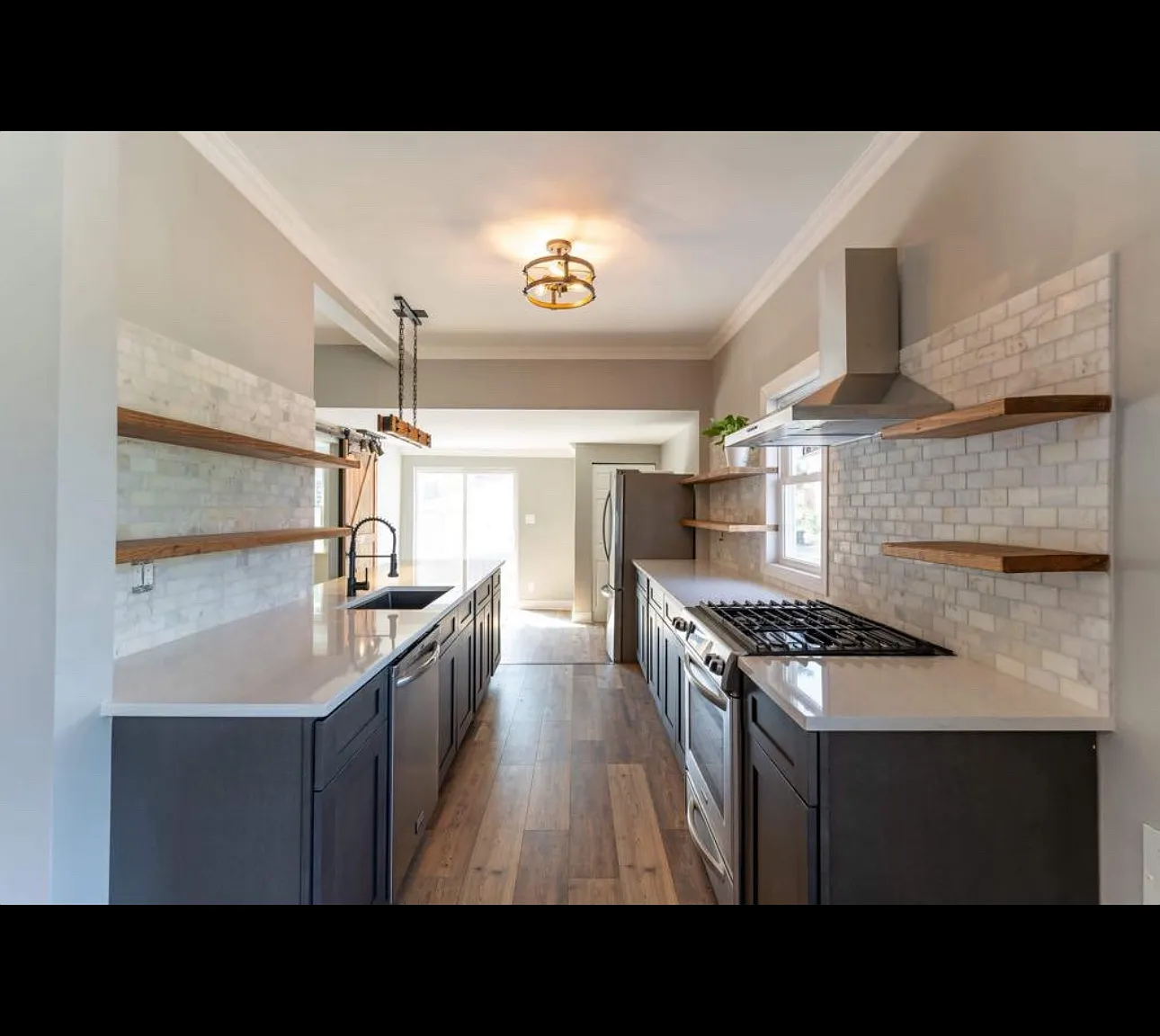 3 bed, 1200 sqft, $2,300 — Photo 2