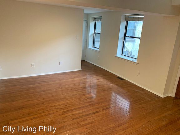 3rd image of 2216 Lombard St #9674770