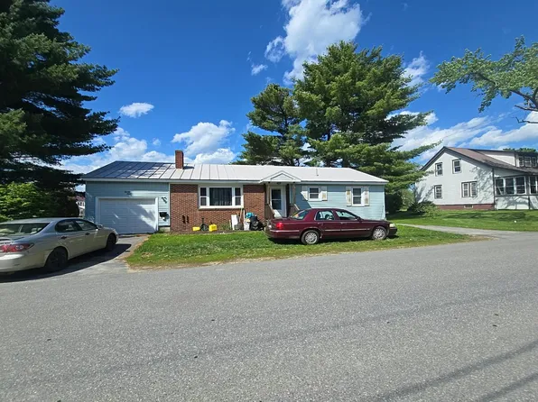 24 Cottage St, Fairfield, ME 04937