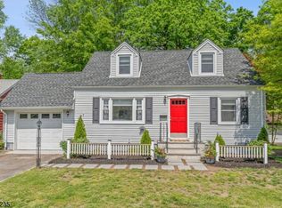 11 2nd Ave, Roseland, NJ 07068