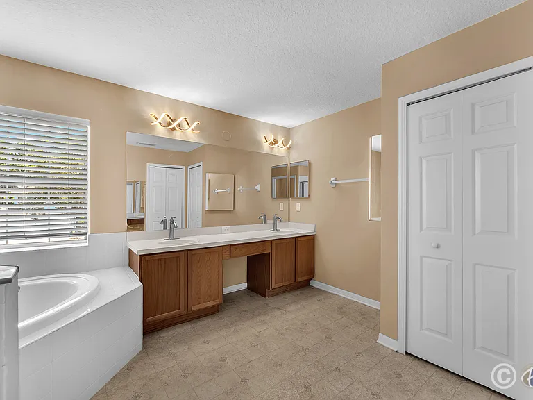 10904 Summerton Dr — Photo 22