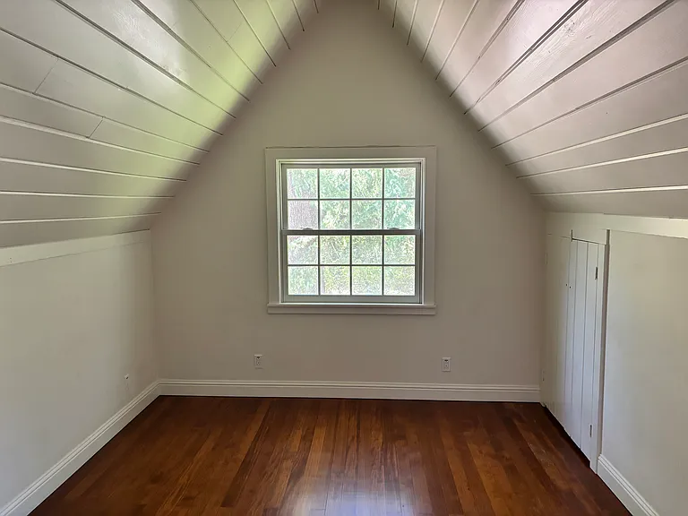 Upstairs primary bedroom