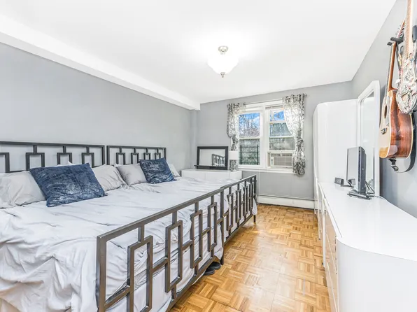 4601 Henry Hudson Parkway West image 10 of 18