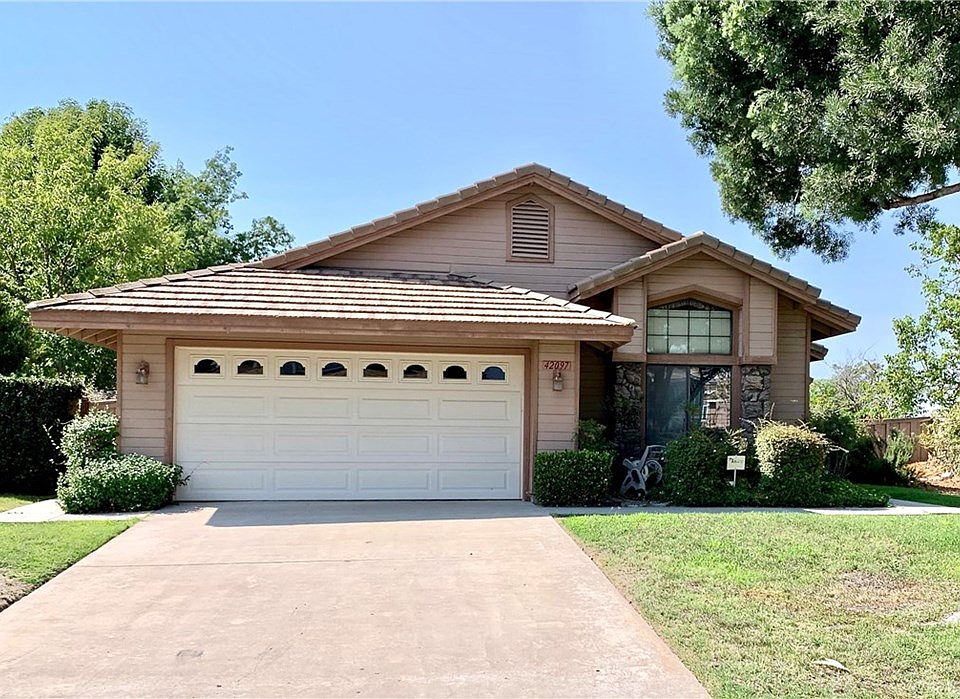1st image of 42097 Humber Dr