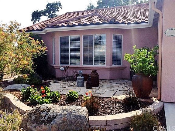 Professionally landscaped Front fountain area..