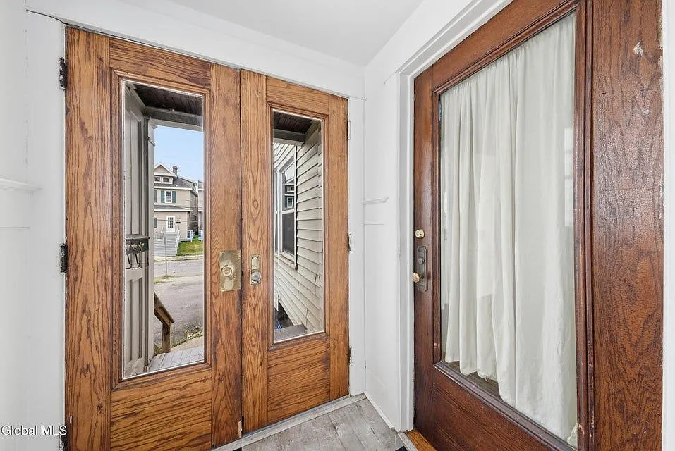 2 bed, 1.0 bath, 1060 sqft, $1,950 — Photo 3