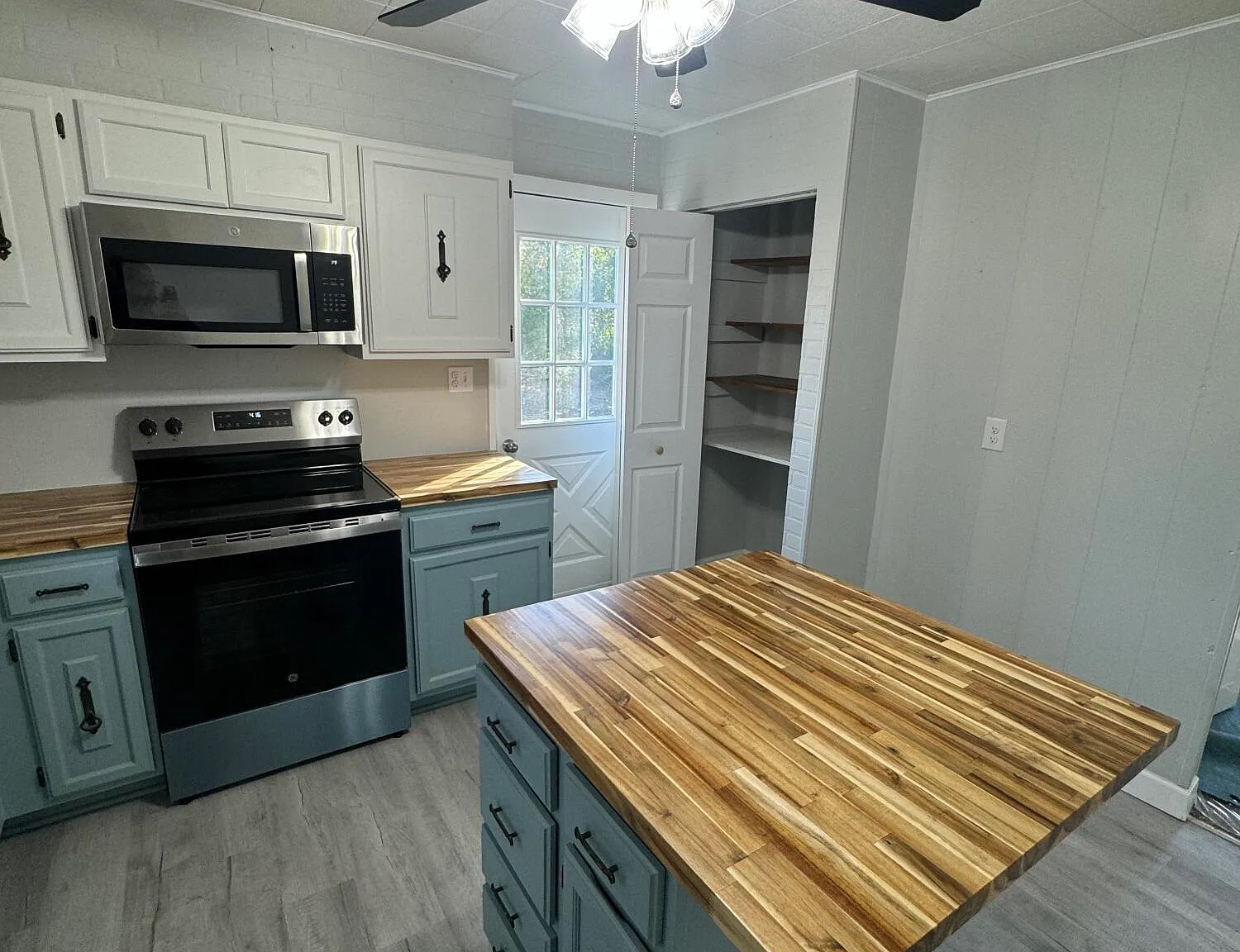 3 bed, 2.0 bath, 1365 sqft, $1,975 — Photo 4