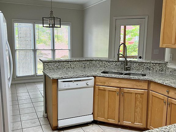 Eat in Kitchen with new granite countertops