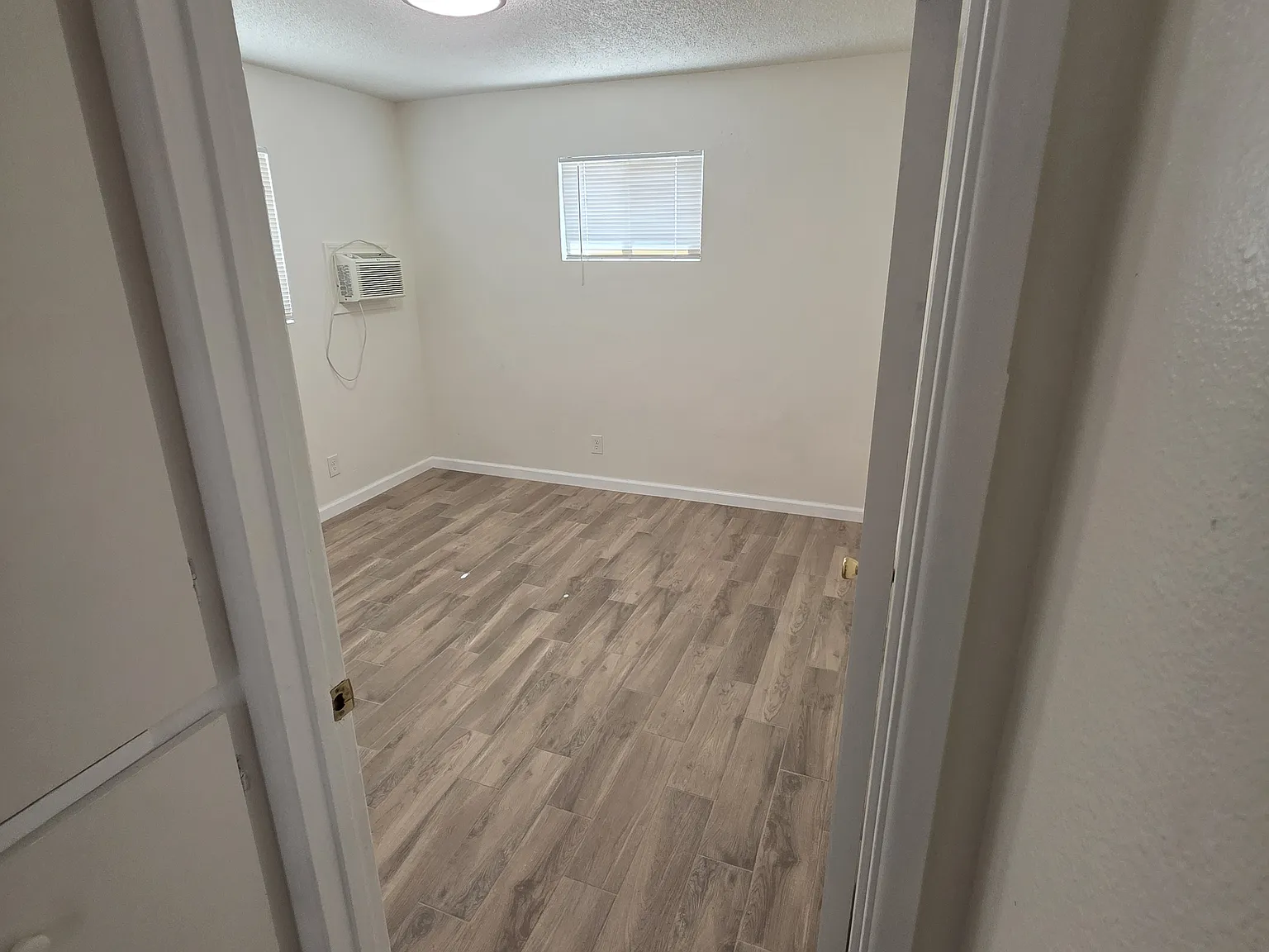 12075 Kings Rd — Photo 2