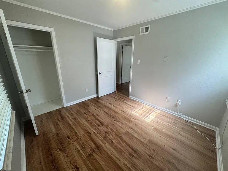 4742 Violet Ave — Photo 7