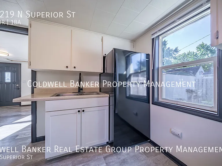 2219 N Superior St — Photo 2