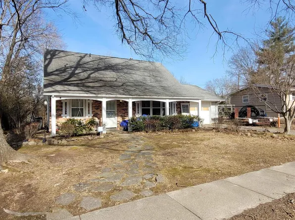 1804 W Freeman St, Carbondale, IL 62901