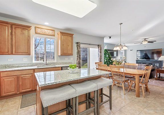 5th image of 3120 Deerpath Ln