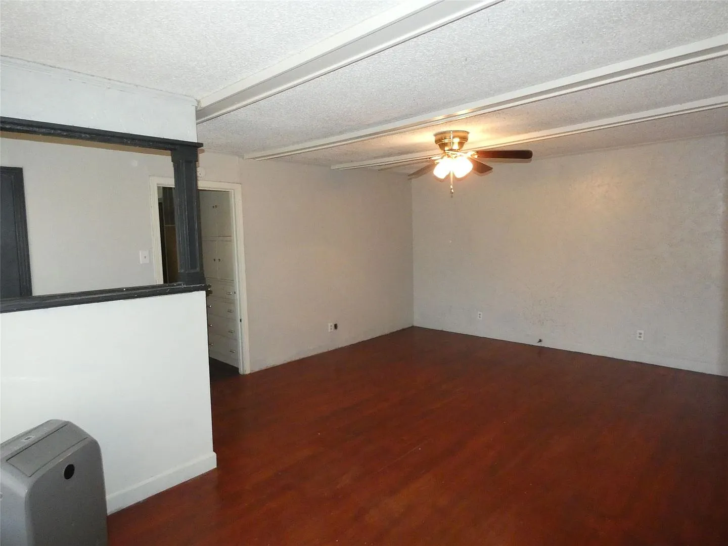 3 bedroom, 1 bath on Sayles Blvd — Photo 4
