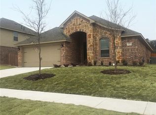 604 Ravenwood Dr, Saginaw, TX 76179