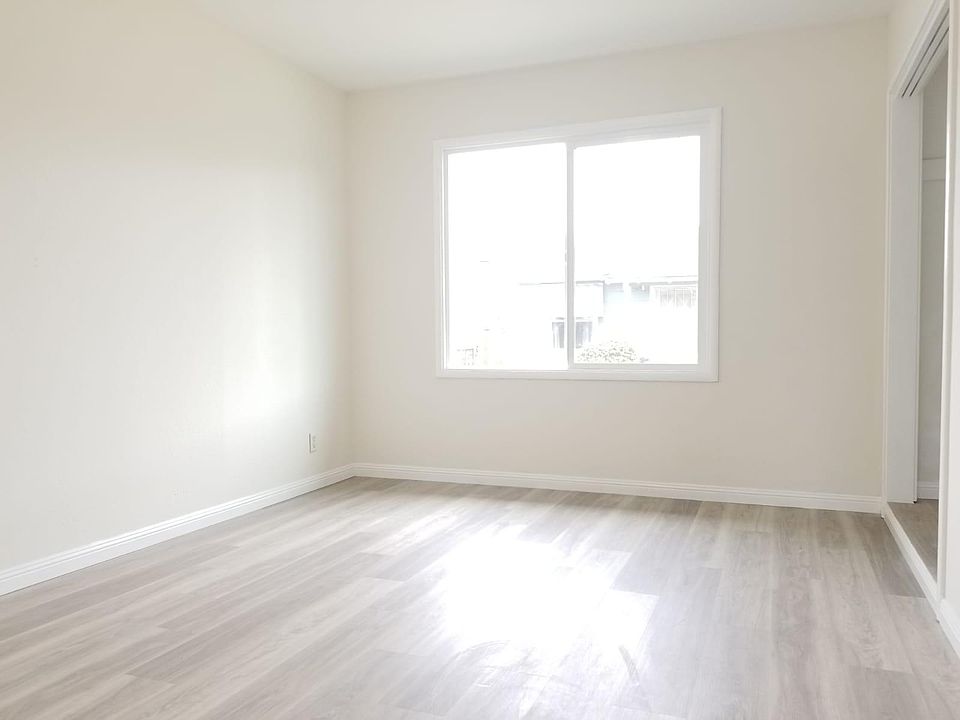 1st image of 20859 Agnes Ln