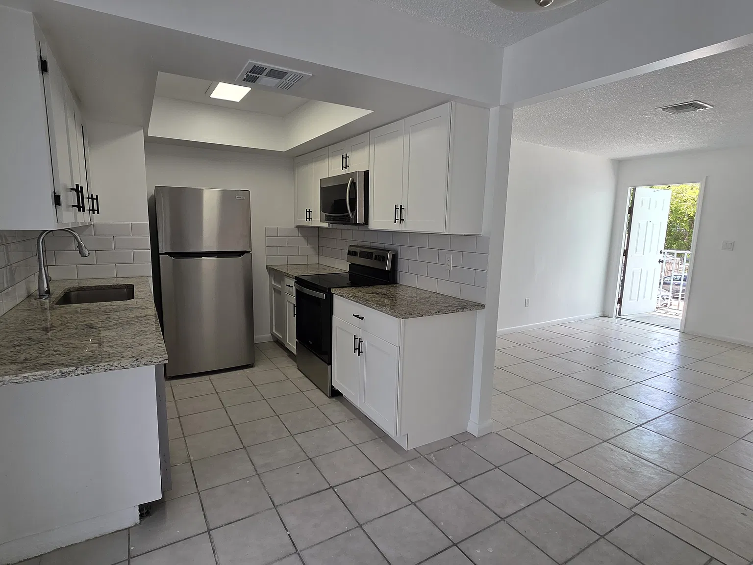 2 bed, $1,975 — Photo 4