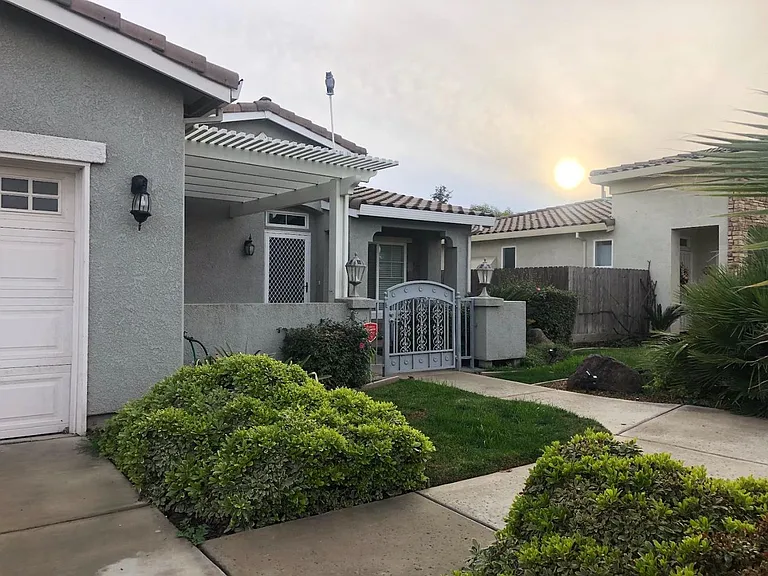 1764 Golden Way — Photo 2