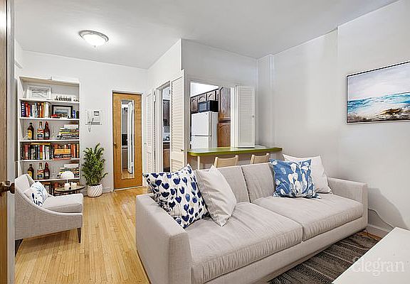 5th image of 217 E 60th St APT 504