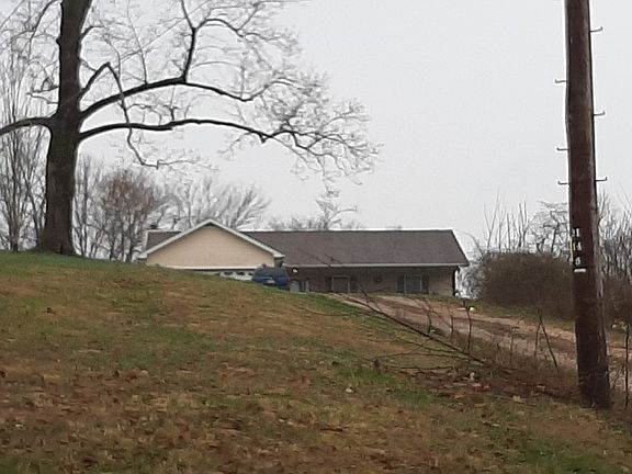 2nd image of 1128 Shepardsville Hwy