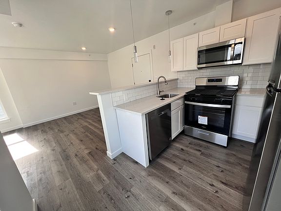 4th image of 242 E Girard Ave #9A