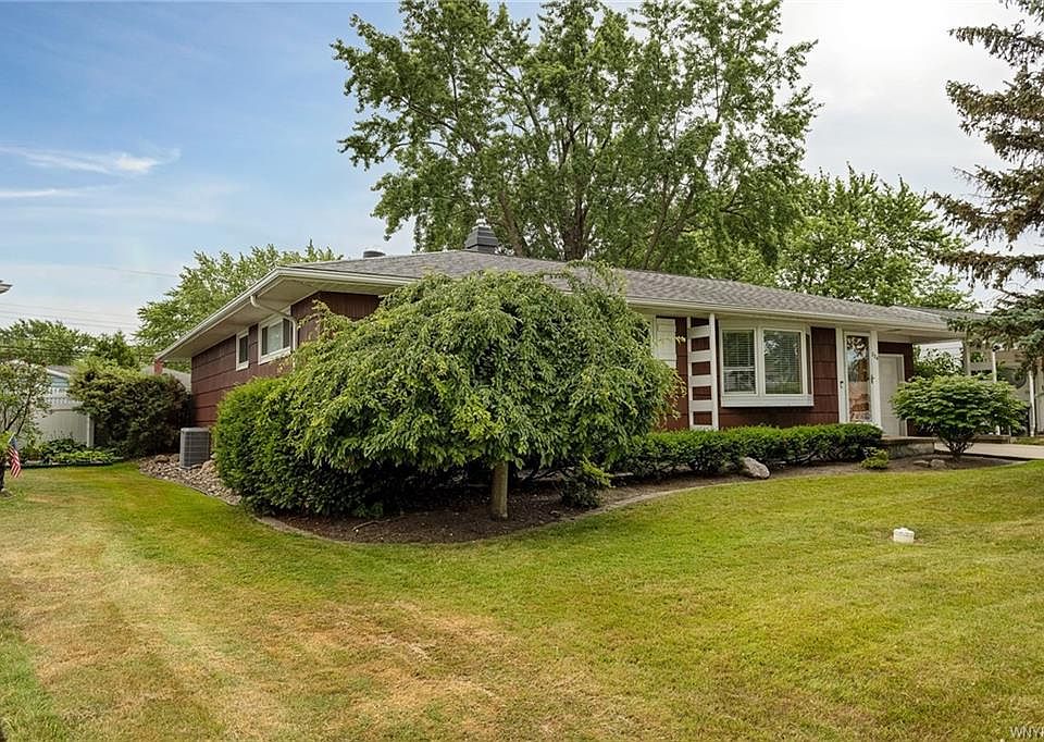 1st image of 224 Woodmere Dr